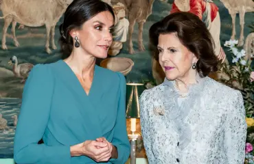 Presidentti yritti suudella kuningatar Letiziaa