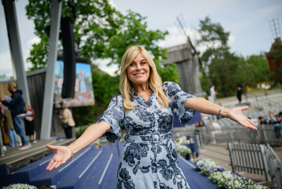 Juontaja Pernilla Wahlgren herättää ruotsalaiskatsojissa ihastusta ja vihastusta,