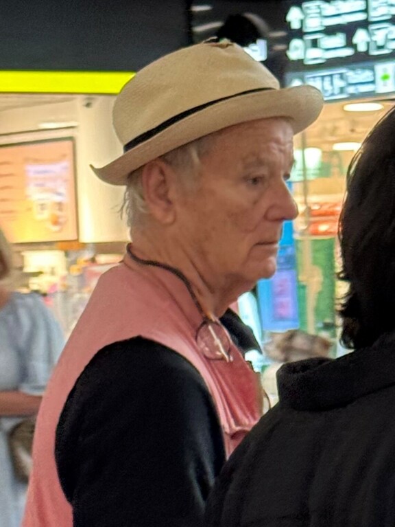 Lukijan mukaan Bill ei moikannut tai noteerannut muutoinkaan muutamaa tosifaniaan.