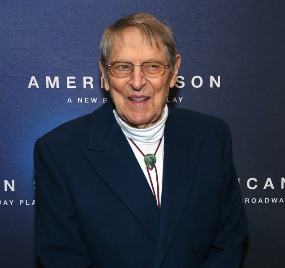 John Cullum on tehnyt uraa myös laulajana.