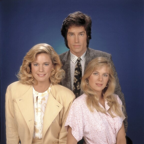 Caroline Spencer (Joanna Johnson), Ridge Forrester (Ronn Moss) ja Brooke Logan (Katherine Kelly Lang) muodostivat kolmiodraaman sarjan alkuvuosina.