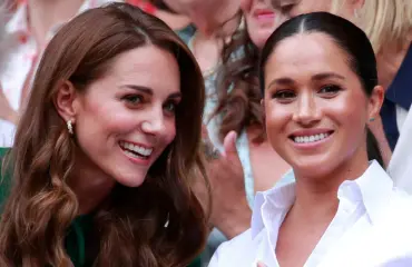 Prinsessa Catherinelta uskomaton kädenojennus Meghanille