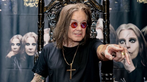 Ozzy Osbourne saapui viimeiselle keikalleen pyörätuolissa – tältä hän näyttää nyt