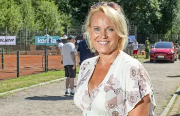 Ohhoh! Sirpa Selänne julkaisi harvinaisen perhekuvan