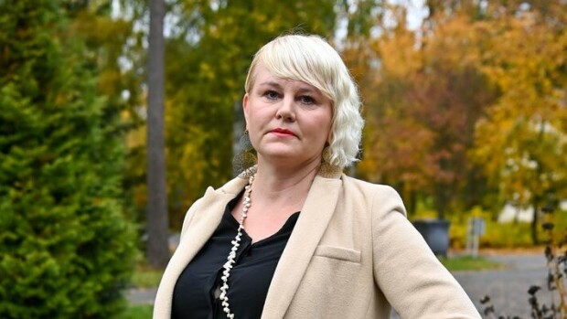 Rajusta perheväkivallasta kärsineen laulajan Kirsi Häkkäsen piina jatkuu: Mies uhkasi pilata urani Kirsi Häkkänen