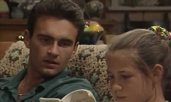 Uransa Julian aloitti Australian televisiossa 1990-luvun alussa.