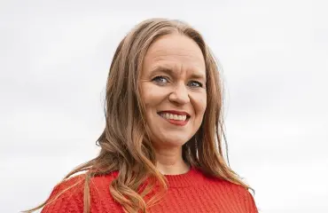 Suosikkikirjailija lataa suorat sanat Sanna Marinin elämäkerrasta