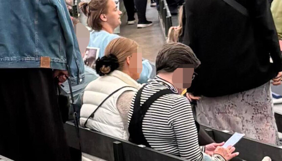 Roope ennätti istumaan ennen muuta perhettä.