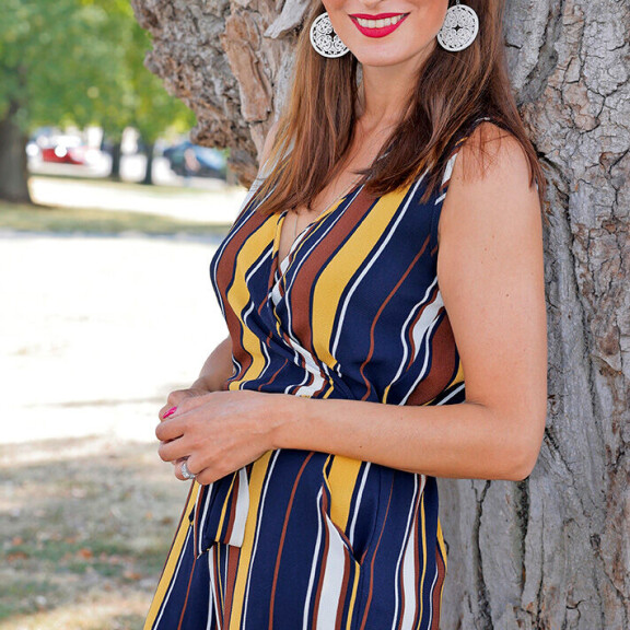 Maria Lund on suosittu musikaalitähti. Nyt hän esiintyy Linnan juhlissa solistina. Maria Lund