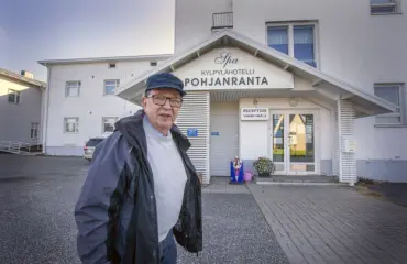 Minne katosivat väkevät juomat, Paavo Väyrynen? Konkaripoliitikon juomahylly kummastuttaa
