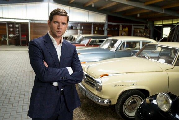 Allen Leech näyttelee Captivated-sarjan varakasta liikemiestä.