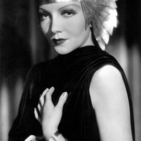 Tässä ovat Hollywoodin kaikkien aikojen suurimmat seksisymbolit - katso kuvat! Claudette Colbert