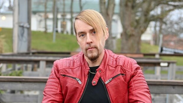 Laulaja Sauli Vuoti yhdistää musiikin ja tieteen – äidin kuolema ratkaisi ammatinvalinnan Sauli Vuoti
