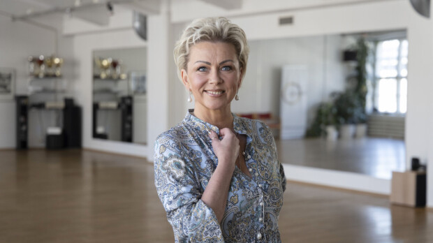 Helena Ahti-Hallbergin valtava huoli – koiran vointi huononi yllättäen