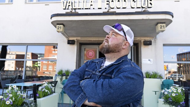 Akseli Herlevi helli vaaleaa kaunotarta – salakuvat!