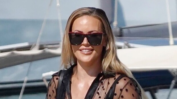 Martina Aitolehti upeana uimapuvussa – näyttävät lomakuvat!