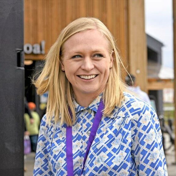 Elina on nosteessa politiikassa. Häntä on veikkailtu jopa tulevaisuuden ministeriksi. Elina on nosteessa politiikassa. Häntä on veikkailtu jopa tulevaisuuden ministeriksi.