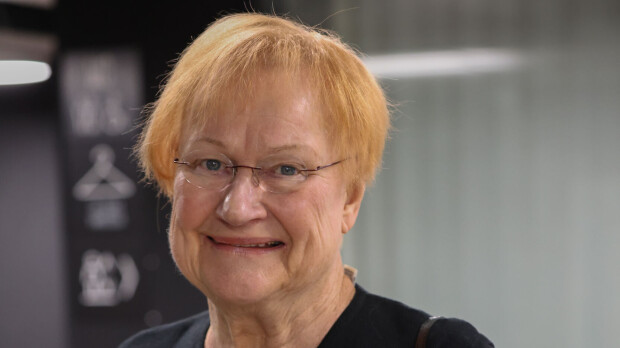 Salakuva! Tarja Halonen kesäriennoissa