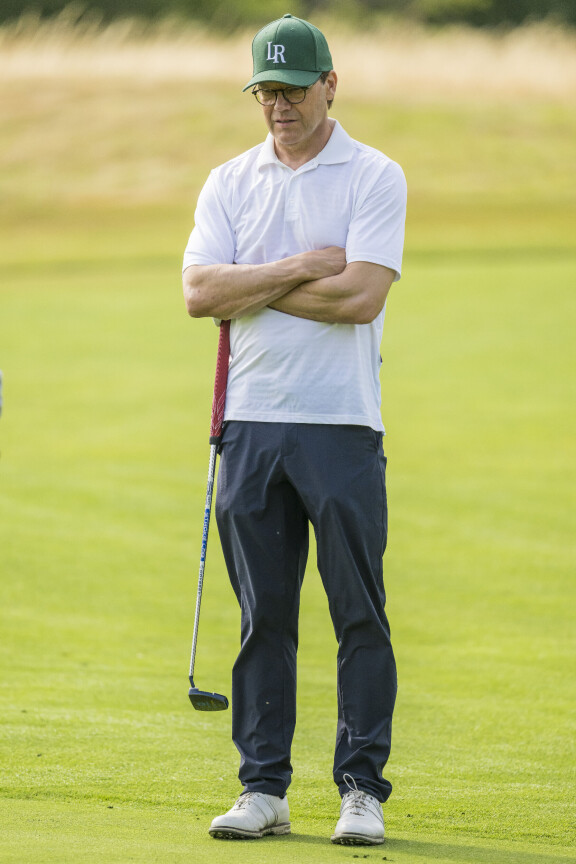 Golf sai prinssin mietteliääksi.