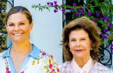 Kuninkaalliset kaksoset! Prinsessa Victoria ja kuningatar Silvia samassa mekossa