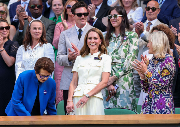 Catherinen istui aitiossa tennislegenda Billie Jean Kingin (vas.) kanssa. Arthur ja Garbiñe olivat aivan prinsessan takana.