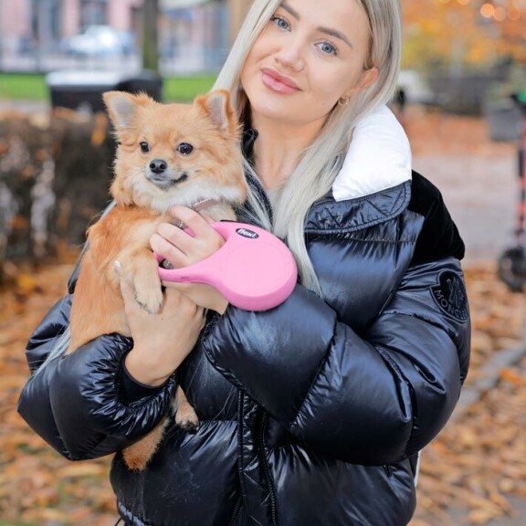 Sonja asuu nykyään kahdestaan Bibi-koiransa kanssa. – Bibi on minulle kaikki kaikessa! Sonja asuu nykyään kahdestaan Bibi-koiransa kanssa. – Bibi on minulle kaikki kaikessa!
