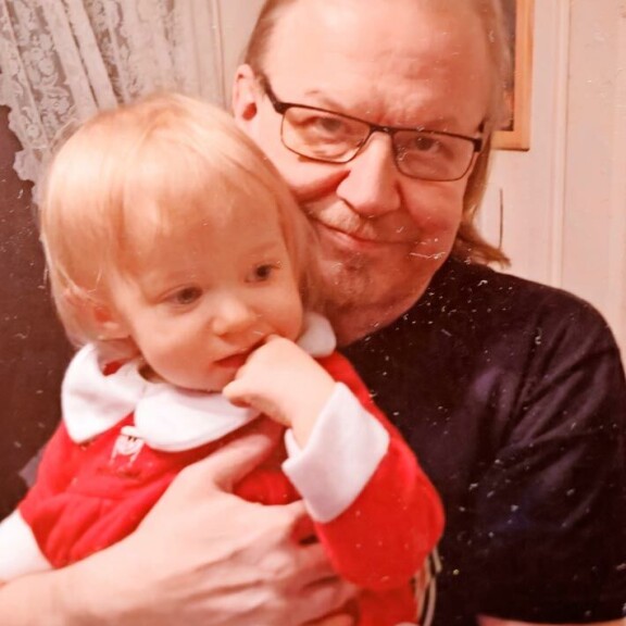 Jope ja Minni-tytär joulun aikaan kolme vuotta sitten. Jope ja Minni-tytär joulun aikaan kolme vuotta sitten.