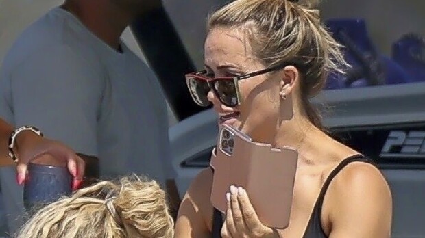 Martina Aitolehti juhli Ibizalla ilman aussirakasta – hääsoppa sakenee!