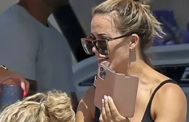 Martina Aitolehti juhli Ibizalla ilman aussirakasta – hääsoppa sakenee!