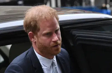 Välienselvittely! Harryn ja Meghanin edustajat ja kuninkaan avustaja salaisessa palaverissa
