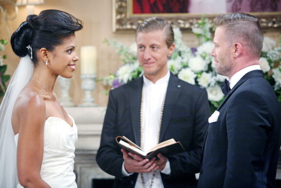 Maya Avant (Karla Mosley) ja Rick Forrester (Jacob Young) avioituivat Kauniissa ja rohkeissa.
