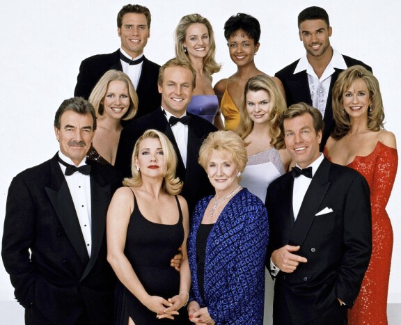 Kauniiden ja rohkeiden sisarsarja Tunteita ja tuoksuja (The Young and the Restless) kuului vuosia MTV3:n ohjelmistoon. Sarja jatkuu yhä Yhdysvalloissa.