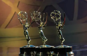 Tässä ovat Emmy-ehdokkaat – Oscar-tähti teki historiaa