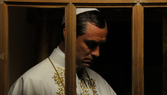 Jude Law'n näyttelemä Paavi Pius XIII joutui koomaan jo ensimmäisen osassa.