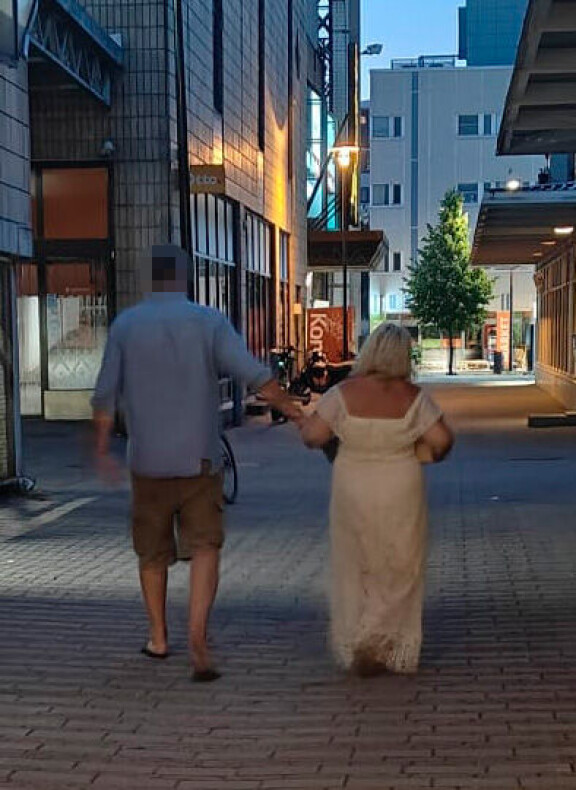 Mysteerimies ja Johanna Tukiainen lähtivät baarista noin puoli neljän aikaan aamuyöstä.