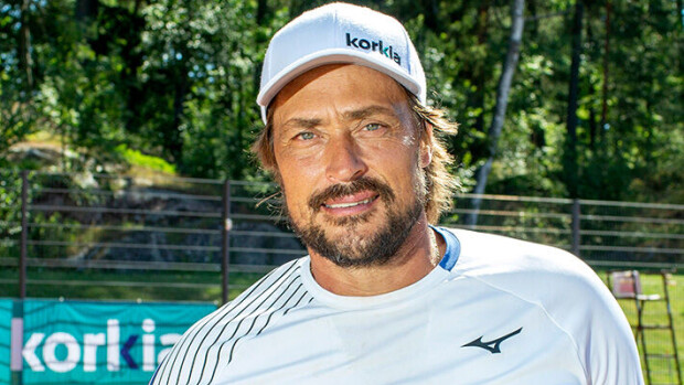 Koiraa kuristetaan ja päälle kaadutaan - Teemu Selänteen päivitykset kauhistuttavat Teemu Selänne