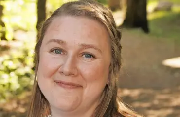 Ensitreffit alttarilla-Anniina joutui kiipeliin - ABC-asemilla lataushäiriö