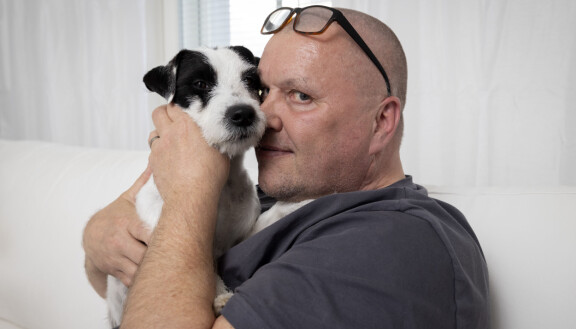 Timon juhlinnat jäivät kesken, sillä kotona odotti Andy McCoy, joka piti ulkoiluttaa.
