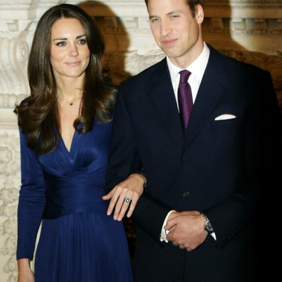 Kate ja William julkistettuaan kihlautumisensa vuonna 2010. Kate ja William