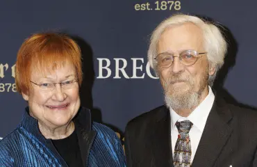 Tarja Halonen ja Pentti Arajärvi nauttivat musiikista helteessä – salakuva!