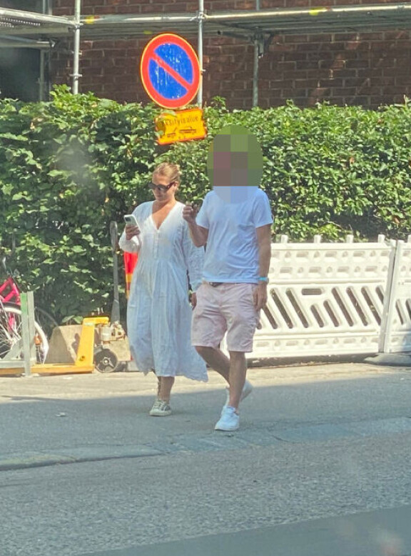 Netta ja herrasmies helteisessä Helsingissä.