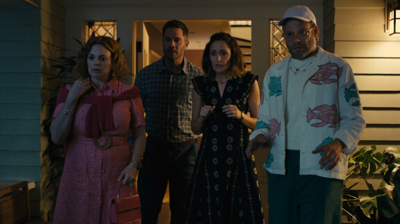 Keski-iän ongelmia setviviä ystäviä ja kumppaneita esittävät Rachel Rosenbloom (vasemmalta), Luke Macfarlane, Rose Byrne ja Seth Rogen.