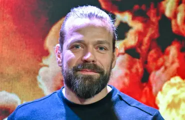 Janne Lehtonen julkaisi hempeilyvideon lomaltaan