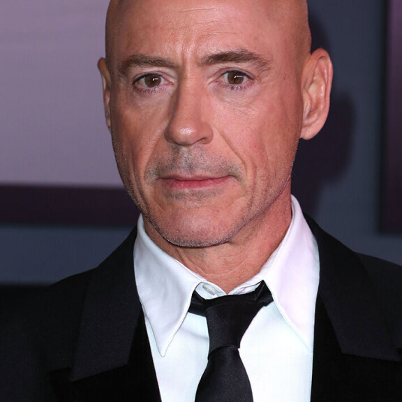 Iron Man-näyttelijä yllätti uudella tyylillään. robert downey jr.