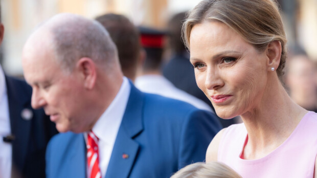 Muistatko ruhtinatar Charlenen ja miehensä intiimit vesileikit?
