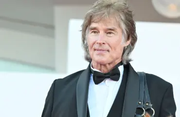 Jösses! Ronn Moss poseeraa paidatta