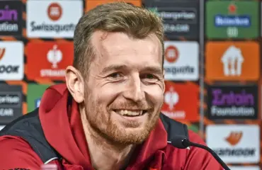 Siirtojytky! Lukas Hradecky lähellä jättisiirtoa