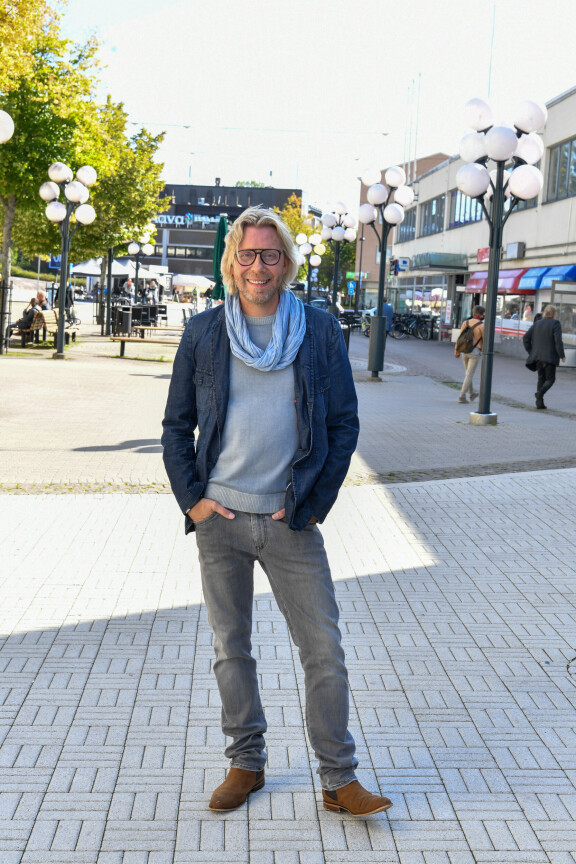 Kimmo juontaa Radio Novan aamua arkisin kello 6-10 yhdessä Minna Kuukan kanssa.