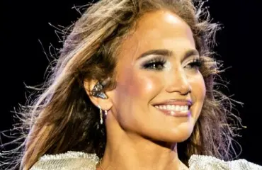 Kuumempi kuin koskaan – Jennifer Lopez täytti 56 vuotta