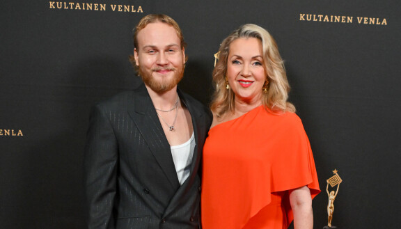 Elias Salonen ja Katariina Kaitue Kultainen Venla -gaalassa alkuvuodesta 2025.